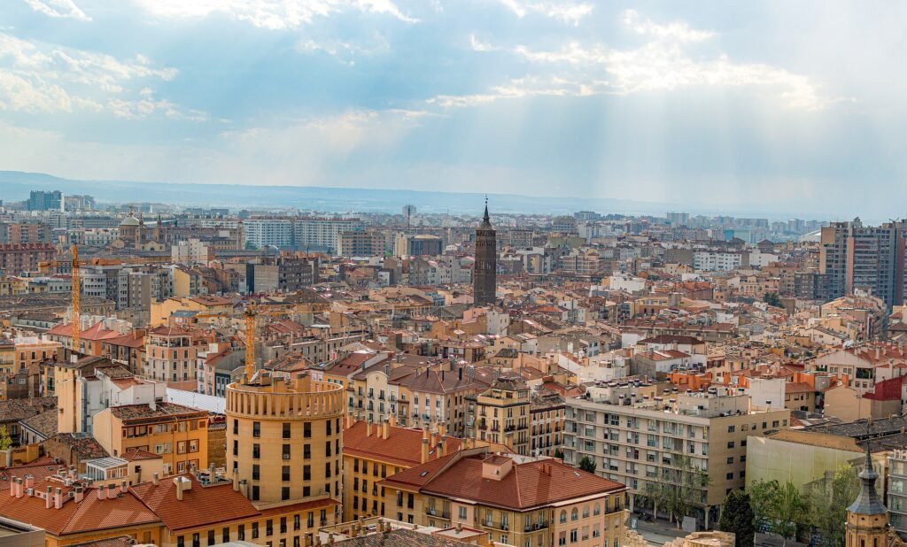 La imagen muestra una vista de Zaragoza